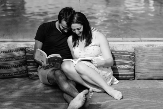 reading_couple
